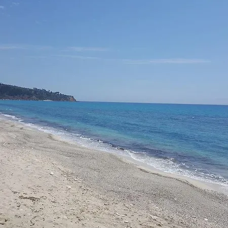 Отель Stefanos 2*